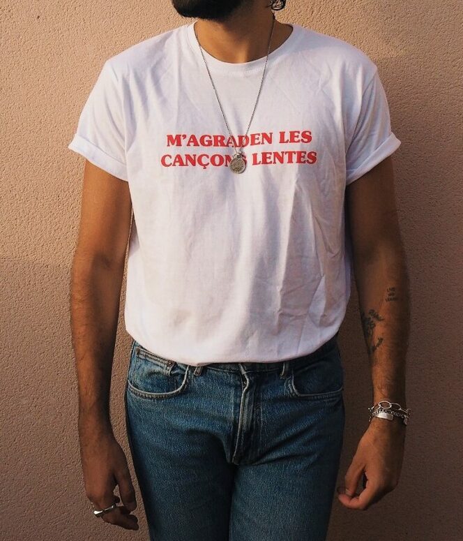 Camiseta "m'agraden les cançons lentes"