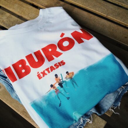 camiseta tiburón de la banda Éxtasis